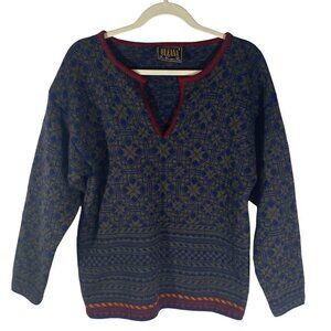 Oleana Norwegian Wool Sweater Size S V Neck snowflake design